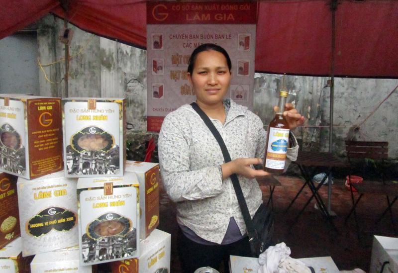 Đặc sản mật ong, long nhãn Hưng Yên được trưng bày, giới thiệu tại Lễ hội