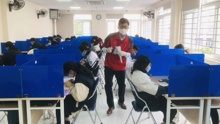 Thí sinh tham dự kỳ thi đánh giá năng lực của Đại học Quốc gia Hà Nội. Ảnh: Nhật Hồng 
