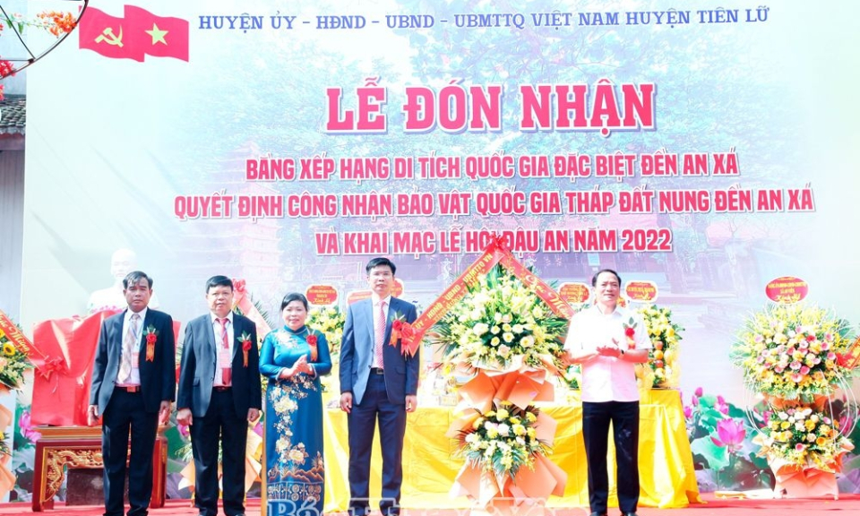 Đón Bằng xếp hạng di tích Quốc gia đặc biệt đền An Xá