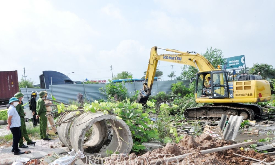 Cưỡng chế thực hiện quyết định thu hồi đất đối với 18 hộ dân ở thị trấn Yên Mỹ