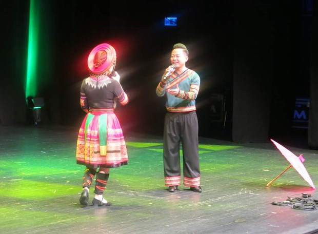 Trình diễn nghệ thuật tại Budapest.(Ảnh: Nguyễn Hoàng Linh/Vietnam )