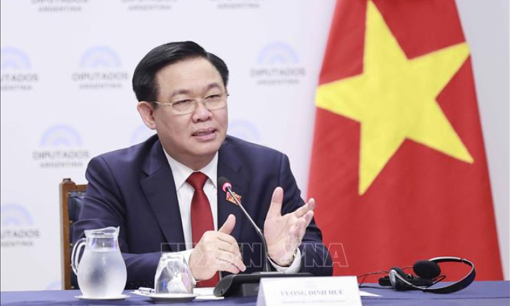 Chủ tịch Quốc hội gặp cộng đồng người Việt Nam tại Argentina