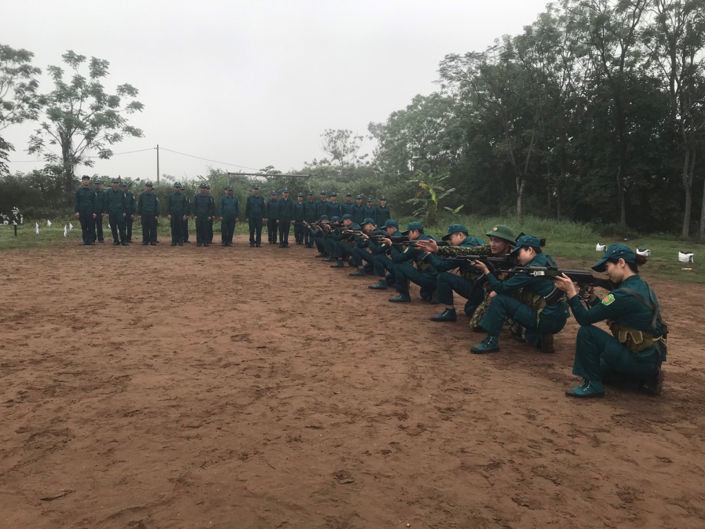 Lực lượng DQTV huyện Khoái Châu tham gia huấn luyện