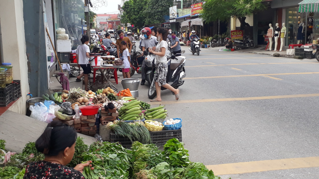 Ảnh chụp lúc 7h15 ngày 17/6 ở ĐT.376, đoạn qua ngã tư Kênh, xã Vân Du (Ân Thi)