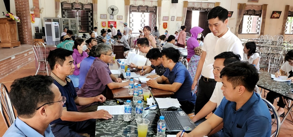 Chi trả bồ thường, hỗ trợ giải phóng mặt bằng để thực hiện dự án đường vành đai 4 tại thị trấn Như Quỳnh