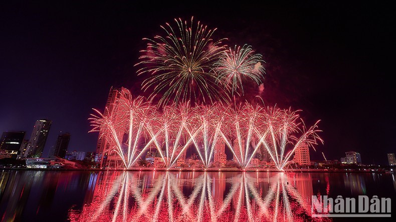 Pháp đã đưa một bản nhạc của Việt Nam vào phần trình diễn của mình.