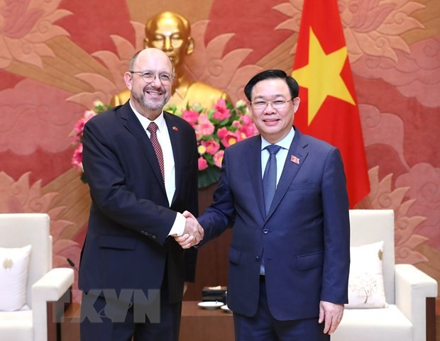 Chủ tịch Quốc hội Vương Đình Huệ tiếp Đại sứ đặc mệnh toàn quyền Liên bang Thụy Sĩ tại Việt Nam Thomas Gass. (Ảnh: An Đăng/TTXVN)