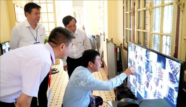 Kiểm tra công tác chuẩn bị Kỳ thi tốt nghiệp THPT năm 2023 tại Thừa Thiên - Huế. Ảnh: Tường Vi/TTXVN