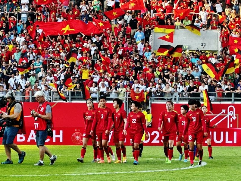 Sự tự tin của Huỳnh Như, Thanh Nhã và các đồng đội được tăng thêm rất nhiều sau cơ hội cọ xát cùng các đội bóng lớn của bóng đá nữ thế giới. Ảnh: VFF