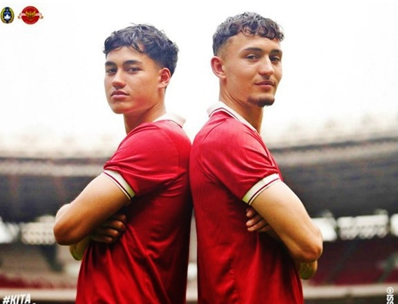 Hai cầu thủ mới nhất được nhập tịch của Indonesia là Ivar Jenner và Rafael Struick (đều từ Hà Lan). Ảnh: PSSI