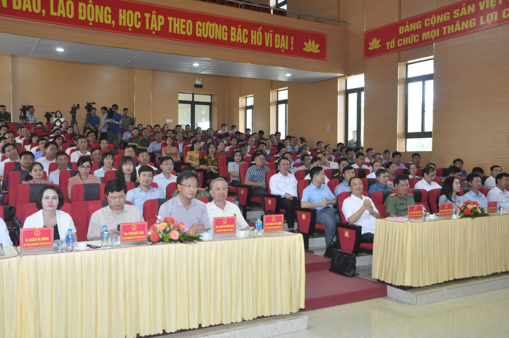 Đoàn đại biểu Quốc hội tỉnh tiếp xúc cử tri huyện Phù Cừ