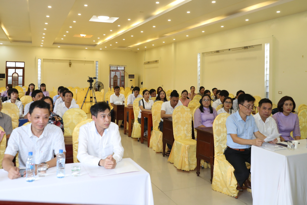 Các đại biểu dự hội nghị tập huấn