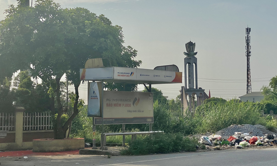 Nhếch nhác khu nhà chờ xe buýt, xe khách tuyến cố định tại xã Phạm Ngũ Lão