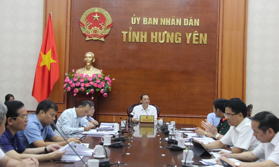 UBND tỉnh xem xét cho ý kiến về lĩnh vực văn hóa, thể thao, du lịch, năng lượng