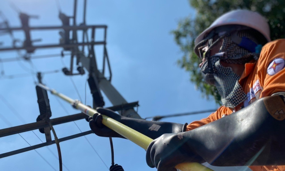 Thị xã Mỹ Hào: Nguy cơ mất an toàn khi thả diều gần đường dây và công trình điện