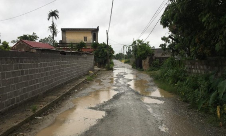 Con đường “đau khổ” ở xã Trung Dũng