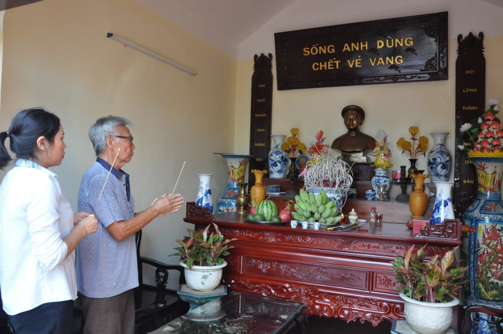 Nơi thờ liệt sĩ Bùi Thị Cúc tại xã Vân Du