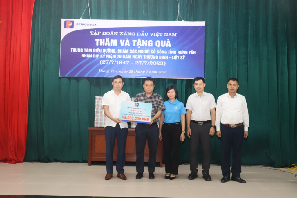 Tập đoàn Xăng dầu Việt Nam thăm và tặng quà Trung tâm điều dưỡng, chăm sóc người có công tỉnh 