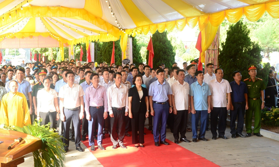 Mỹ Hào: Dâng hoa, dâng hương tưởng niệm các anh hùng liệt sĩ