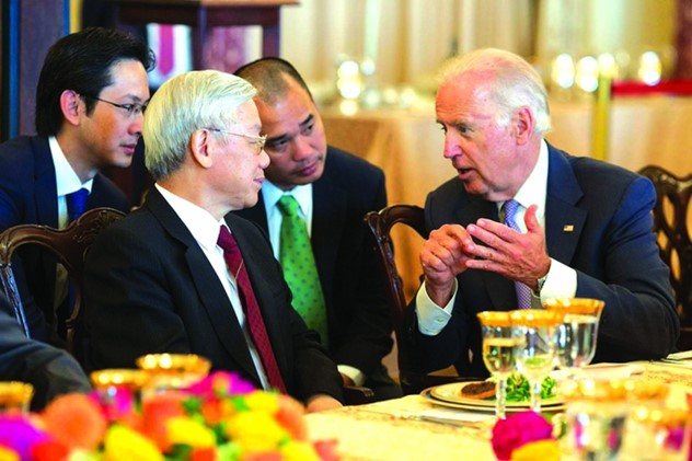 Tổng Bí thư Nguyễn Phú Trọng và Phó Tổng thống Joe Biden tại buổi chiêu đãi trọng thể của chính phủ Mỹ ngày 7/7/2015. Ảnh: TWITTER