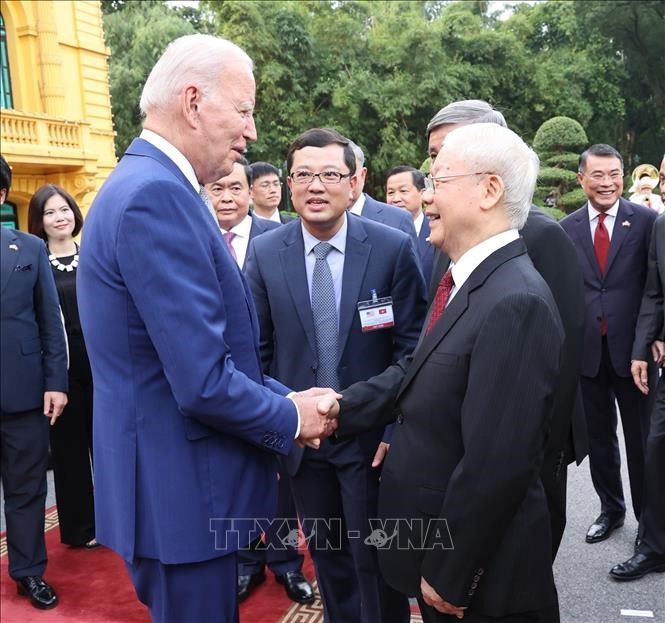 Tổng Bí thư Nguyễn Phú Trọng đón Tổng thống Hoa Kỳ Joe Biden. Ảnh: Trí Dũng/TTXVN
