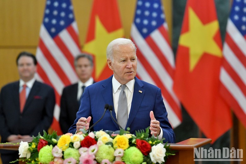 Tổng thống Hoa Kỳ Joe Biden phát biểu tại cuộc họp báo chung với Tổng Bí thư Nguyễn Phú Trọng. (Ảnh: ĐĂNG KHOA)