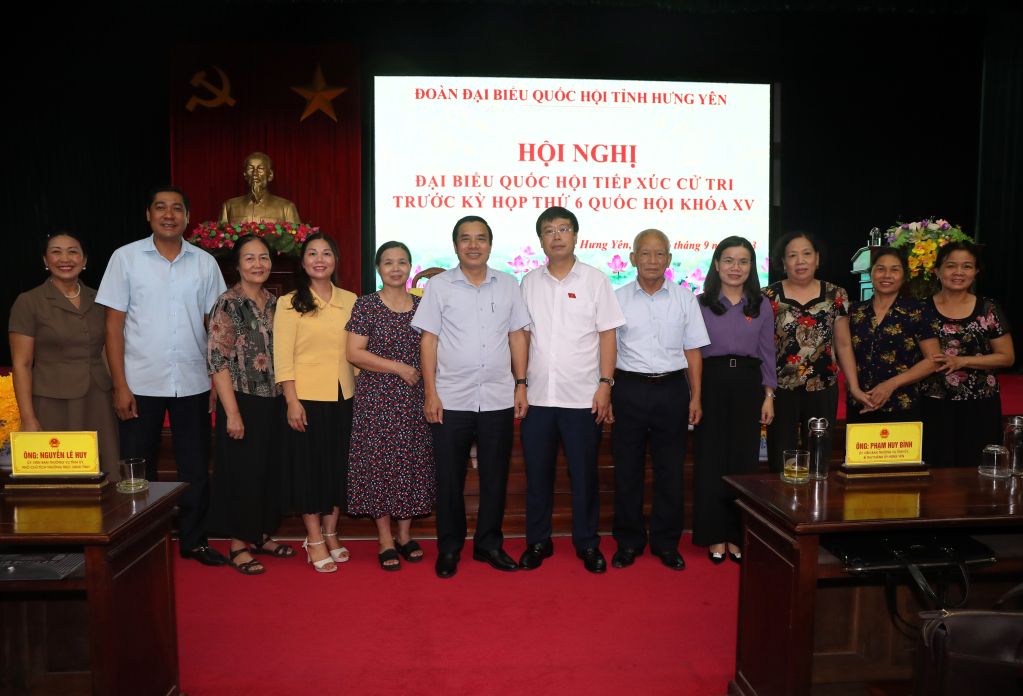 Các đại biểu với cử tri thành phố Hưng Yên