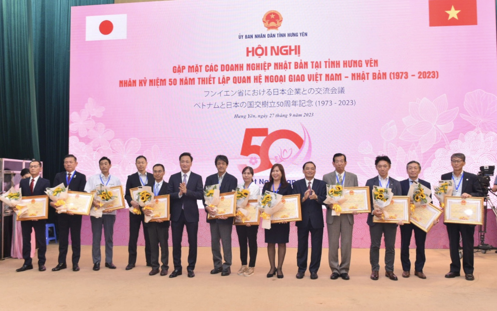 Trao Bằng khen tặng các doanh nghiệp Nhật Bản tiêu biểu trong hoạt động tại tỉnh Hưng Yên