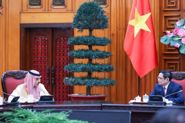 Thủ tướng Phạm Minh Chính tiếp Bộ trưởng Saudi Arabia Hoàng thân Faisal Bin Farhan Al Saud vào tháng 3/2022