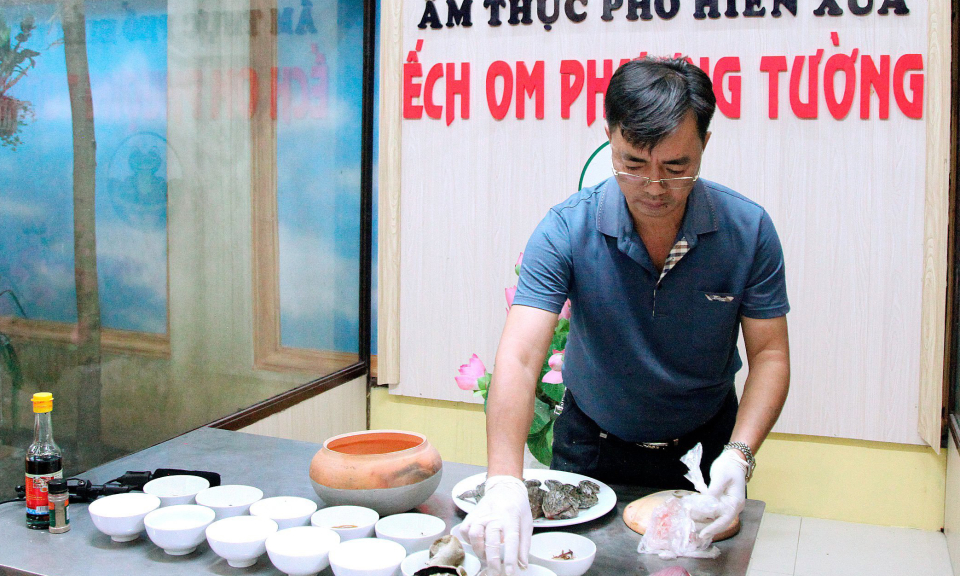 Người “cầm vị” món ếch om Phượng Tường