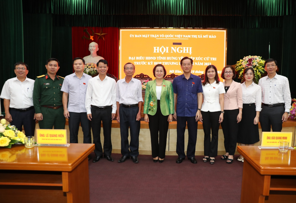 Các đại biểu HĐND tỉnh với cử tri thị xã Mỹ Hào