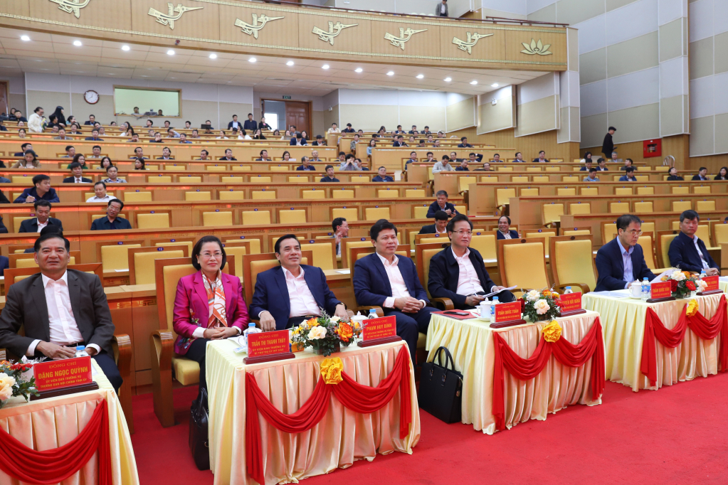 Hội nghị thảo luận xây dựng các chương trình, kế hoạch triển khai thực hiện Nghị quyết Hội nghị lần thứ tám BCH Trung ương Đảng khóa XIII