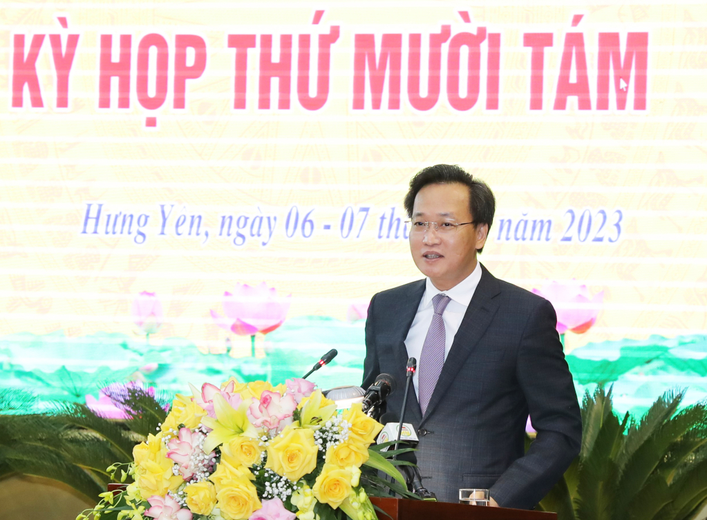 Đồng chí Nguyễn Hữu Nghĩa, Ủy viên BCH Trung ương Đảng, Bí thư Tỉnh ủy phát biểu chỉ đạo tại kỳ họp
