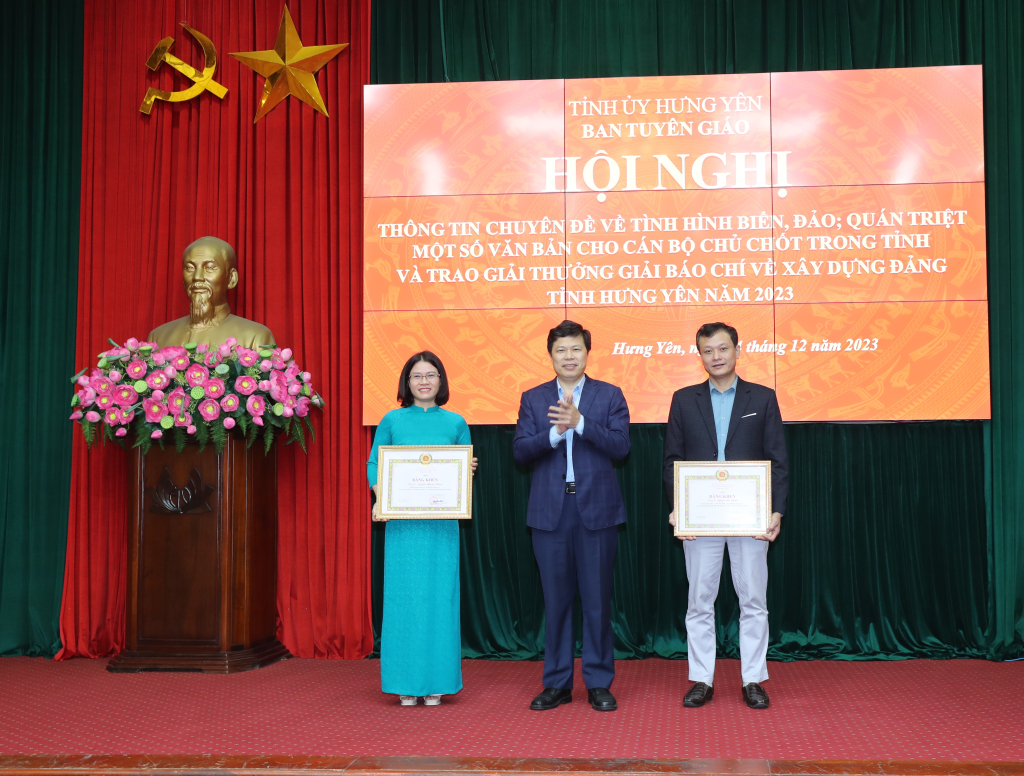 Trao giải thưởng Giải báo chí về Xây dựng Đảng tỉnh Hưng Yên năm 2023