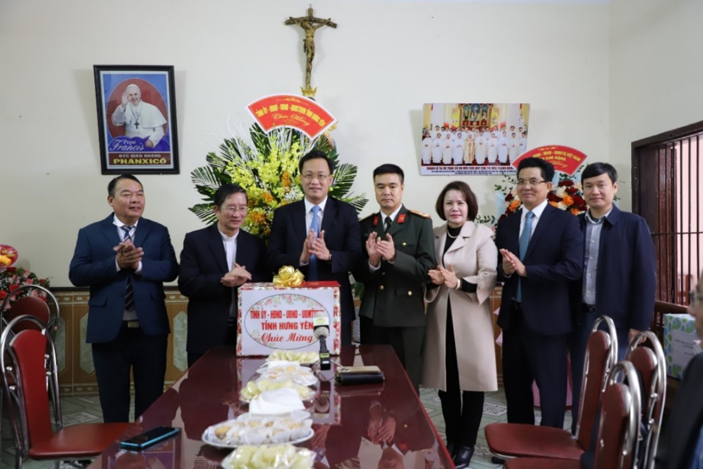 Bí thư Tỉnh ủy Nguyễn Hữu Nghĩa chúc mừng Giáng sinh tại Giáo xứ Ngọc Đồng