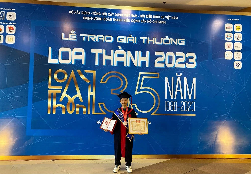 Phạm Tùng Dương tại lễ trao giải thưởng Loa Thành lần thứ 35 – năm 2023