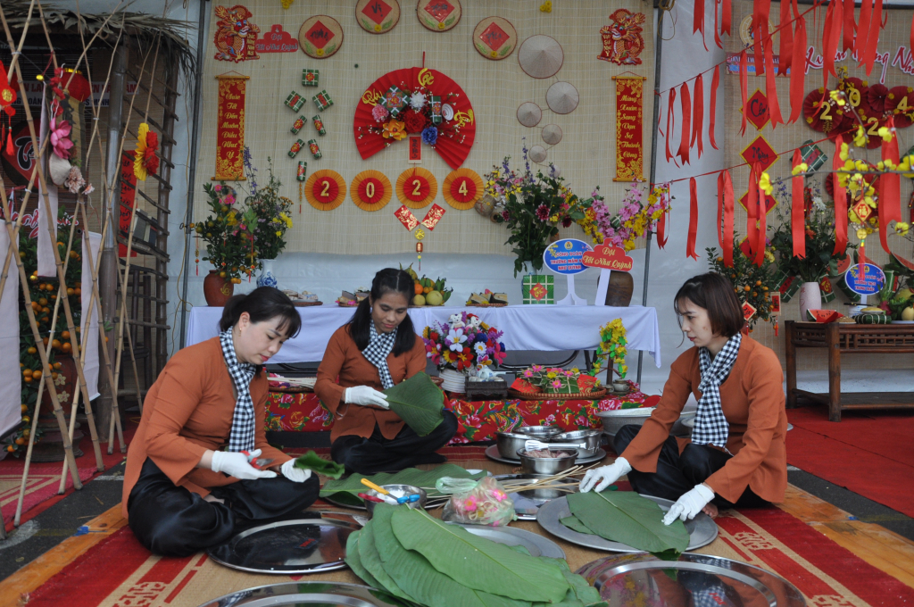 Các đơn vị tham gia hội thi gói bánh chưng tại chương trình “Tết sum vầy – Xuân chia sẻ năm 2024 do LDLD huyện Văn Lâm tổ chức