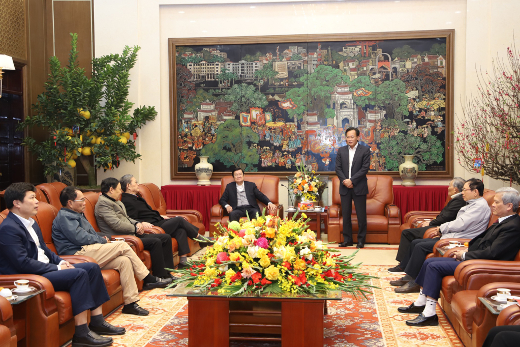 Nguyên Chủ tịch nước Trương Tấn Sang làm việc với Ban Thường vụ Tỉnh ủy và các đồng chí nguyên lãnh đạo tỉnh các thời kỳ