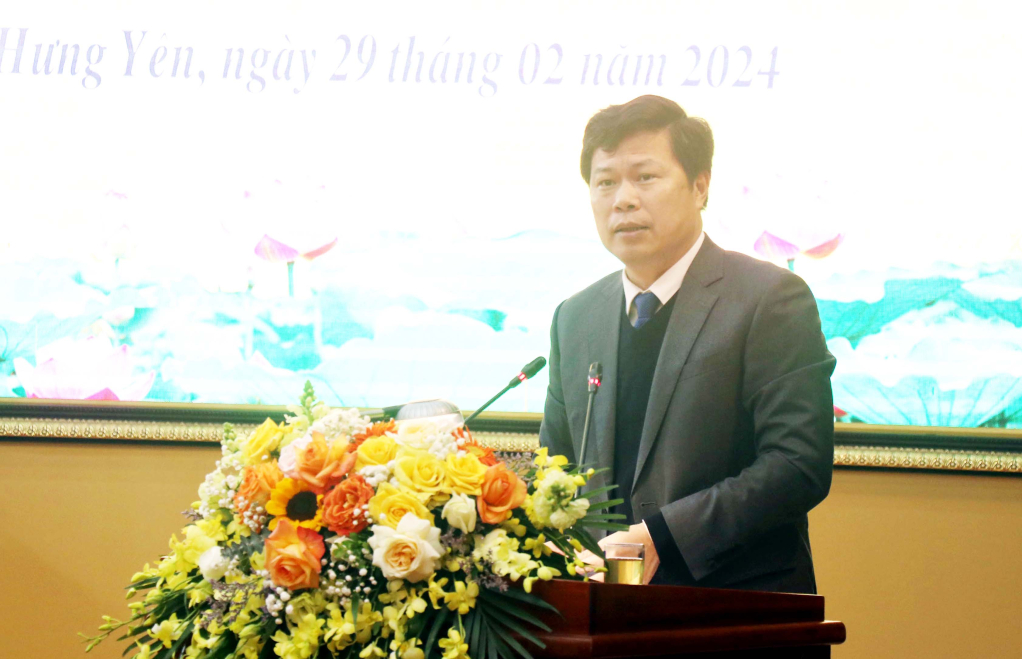 Đồng chí Trần Quốc Toản, Phó Bí thư Thường trực Tỉnh ủy, Chủ tịch HĐND tỉnh phát biểu tại hội nghị gặp mặt