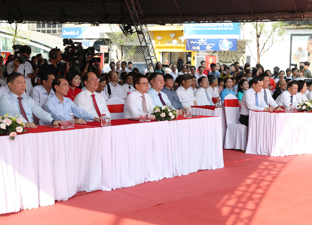 Các đại biểu dự Lễ Bế mạc Hội Báo toàn quốc 2024