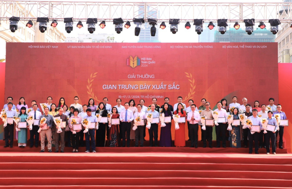 Trao giải nội dung Gian trưng bày xuất sắc cho các đơn vị tham gia