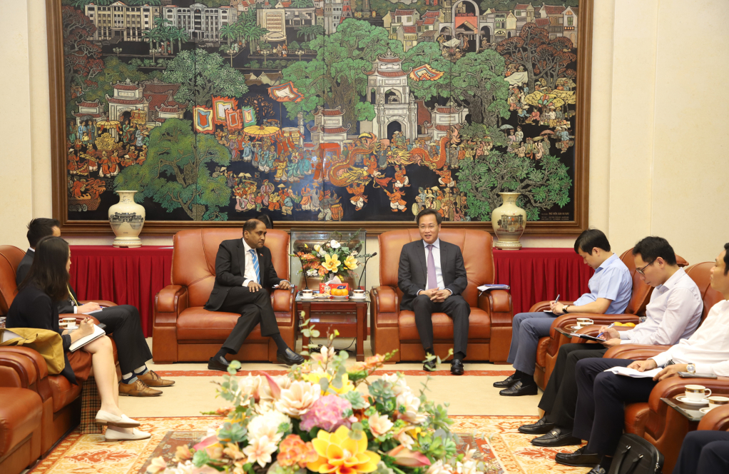 Các đồng chí lãnh đạo tỉnh tiếp và làm việc với Đại sứ đặc mệnh toàn quyền nước Cộng hòa Singapore tại Việt Nam