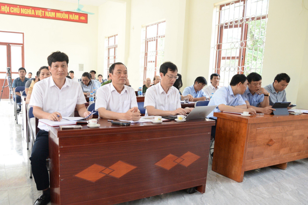 Đồng chí Phó Bí thư Tỉnh uỷ, Chủ tịch UBND tỉnh Trần Quốc Văn dự sinh hoạt chi bộ thôn Bình Trì