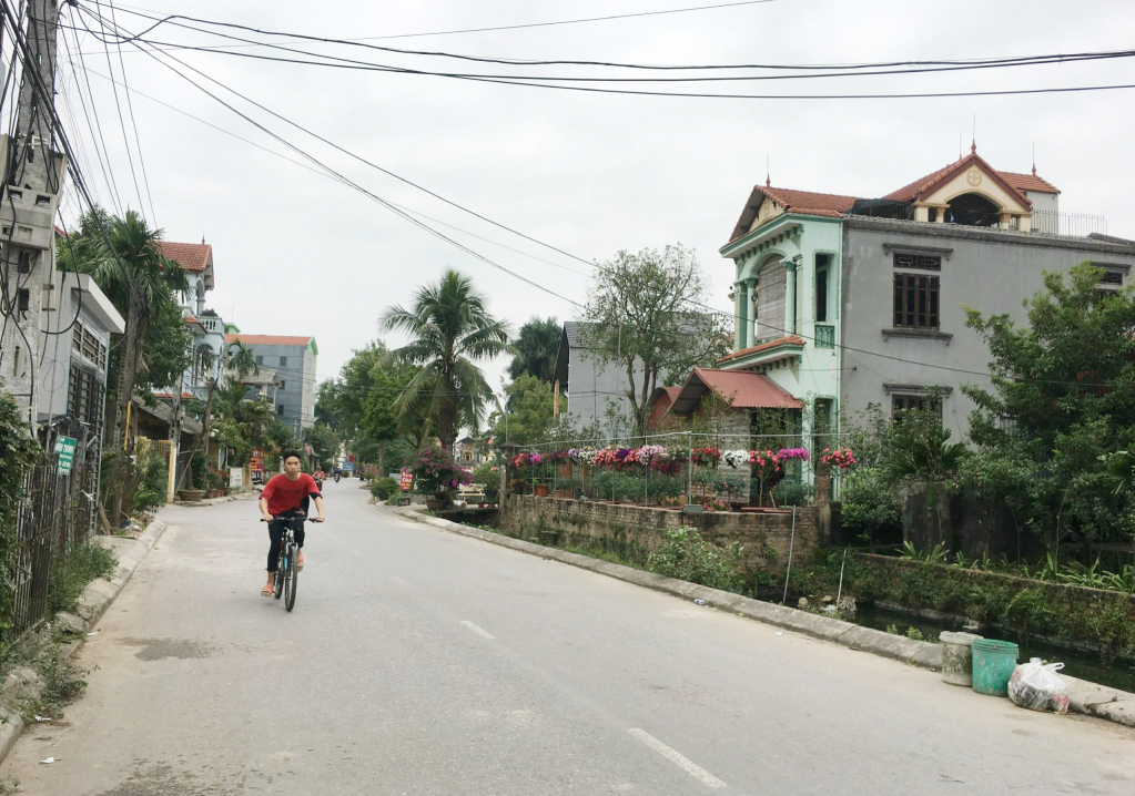 Hạ tầng giao thông nông thôn của xã Phụng Công (Văn Giang) được đầu tư nâng cấp, tạo thuận lợi cho Nhân dân phát triển kinh tế