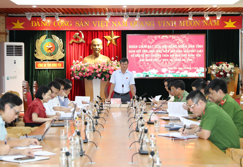 Các đại biểu dự buổi giám sát tại Công an tỉnh