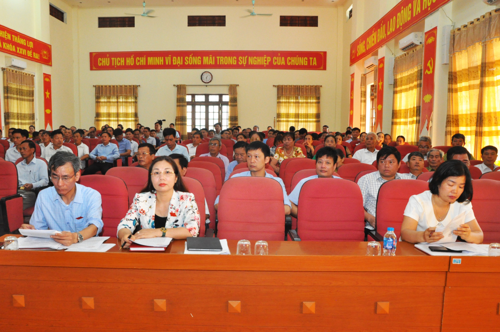 Các đại biểu dự hội nghị tiếp xúc cử tri huyện Kim Động