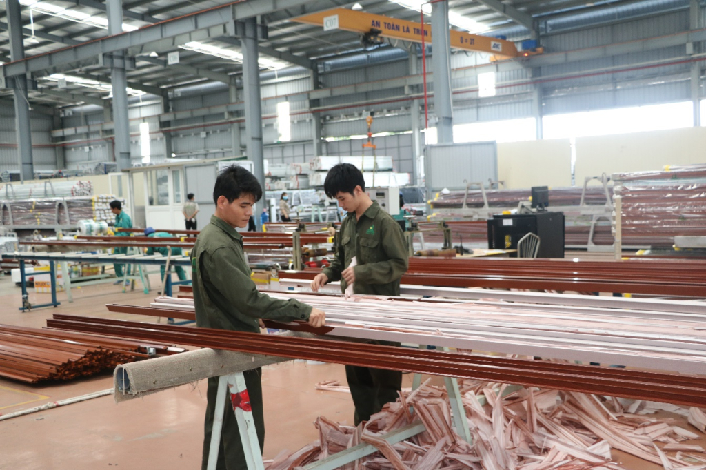Sản xuất tại Công ty cổ phần nhôm Ngọc Diệp (Văn Lâm)
