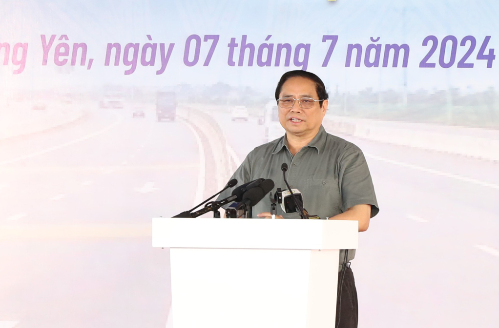 Prime Minister Pham Minh Chinh gives a speech at the inauguration ceremony.