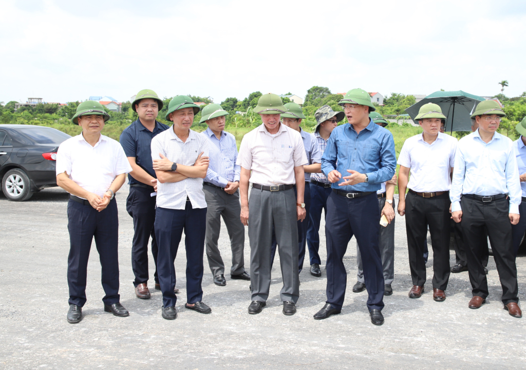 Bí thư Tỉnh uỷ Nguyễn Hữu Nghĩa kiểm tra tình hình triển khai thực hiện dự án xây dựng tuyến đường từ QL.39 đến ĐH.42 kéo dài