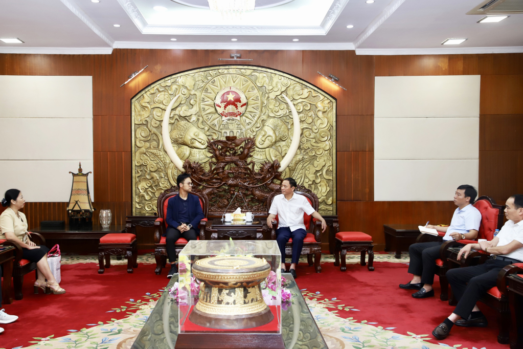 Chủ tịch UBND tỉnh Trần Quốc Văn làm việc với đoàn công tác của Tập đoàn Regina Miracle International Hồng Kông (Trung Quốc)
